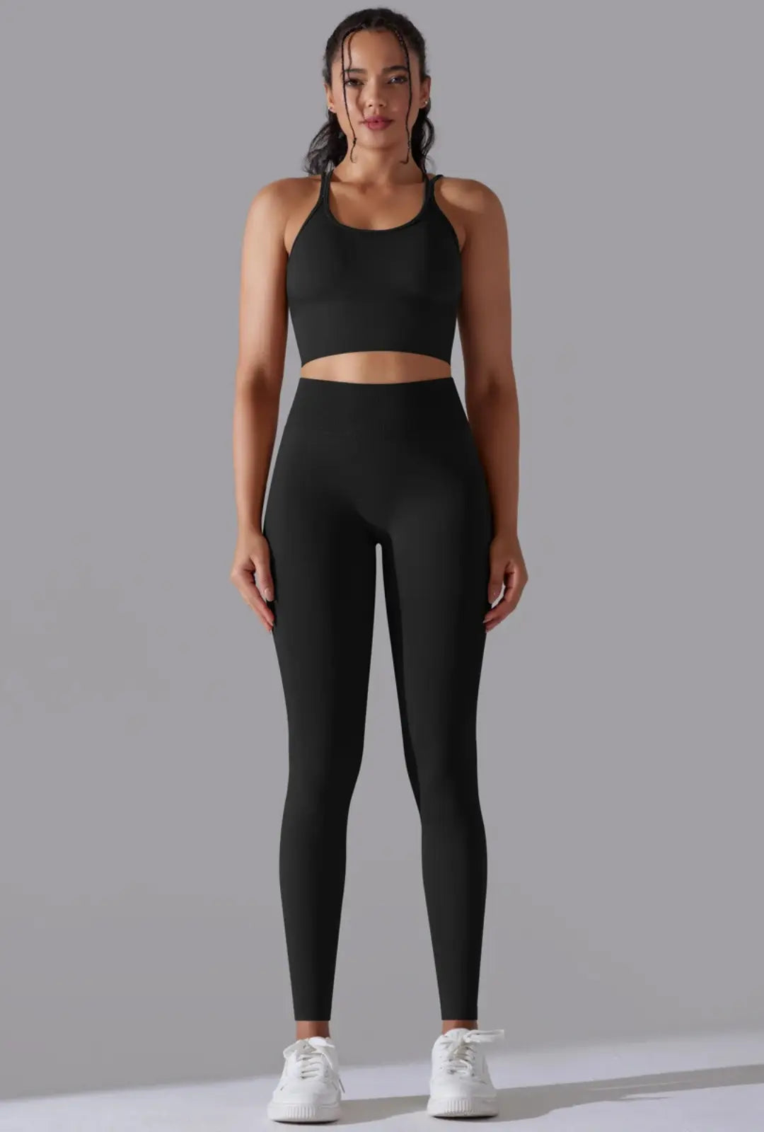 ensemble sportif femme avec brassière et legging noir